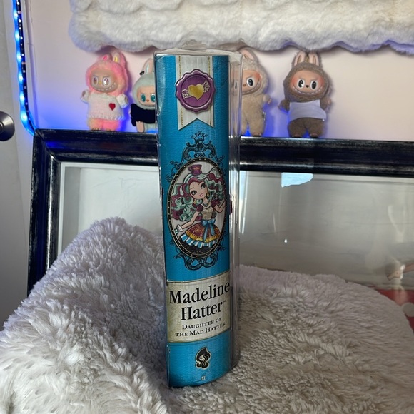 Madeline Hatter Doll with Purple and Blue Outfit - Picture 5 of 6